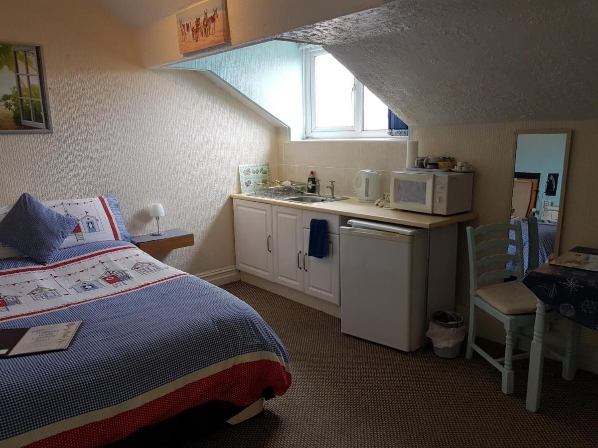 Cumbria Guest House Литам Сент Аннс Екстериор снимка