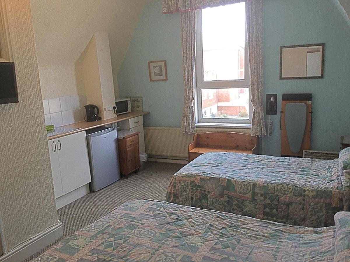 Cumbria Guest House Литам Сент Аннс Екстериор снимка