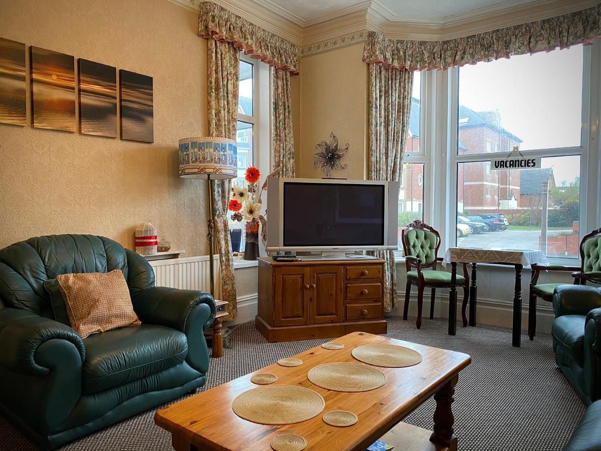 Cumbria Guest House Литам Сент Аннс Екстериор снимка