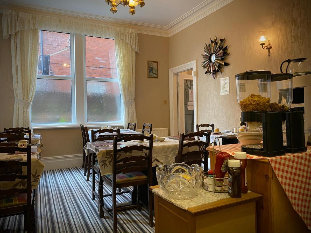 Cumbria Guest House Литам Сент Аннс Екстериор снимка