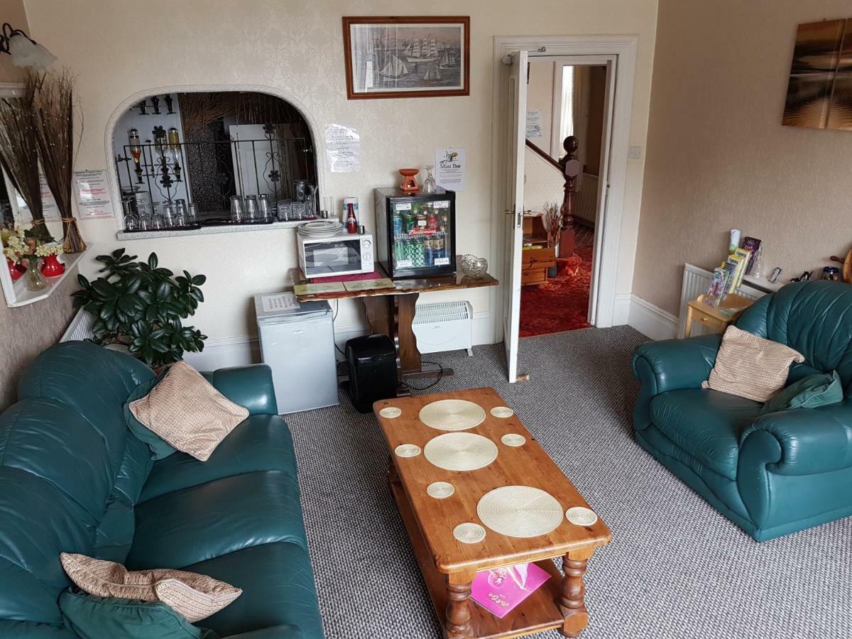 Cumbria Guest House Литам Сент Аннс Екстериор снимка